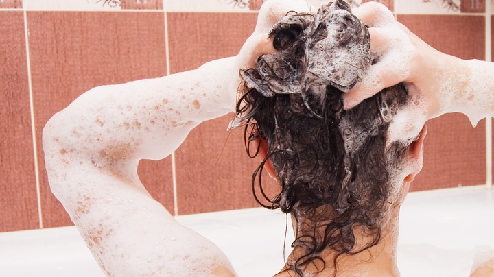 Cómo lavar el cabello seco