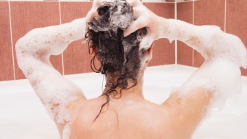 Cómo lavar el cabello seco