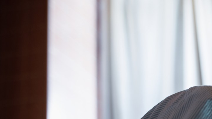 La razón por la que deberías lavarte la cara por la noche