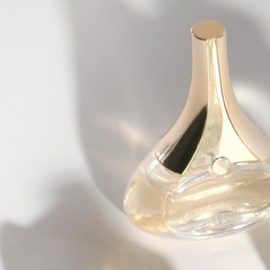 extraer perfume del frasco