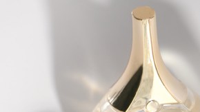 extraer perfume del frasco