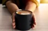 Beneficios de añadirle leche al café-