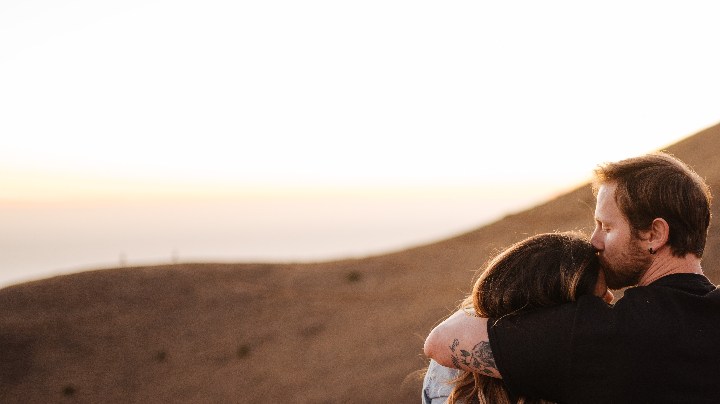 Amarre de amor beso de bruja