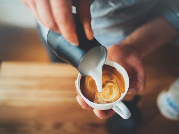 Cuán cierto es que el café con leche puede elevar la presión arterial