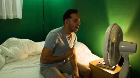 Cómo dormir con un ventilador pudiera enfermarte