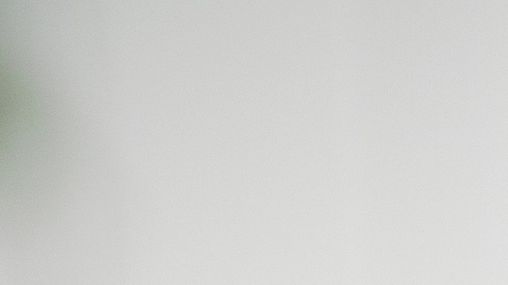 La razón por la que siempre debes lavar tu vaso después de tomar agua