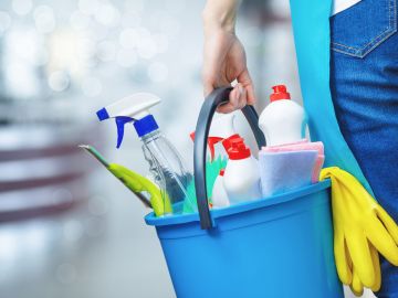 Qué productos de limpieza no debes usar en casa por ser dañinos