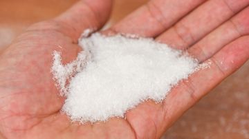 Ritual de lavarte las manos con sal para eliminar energías negativas