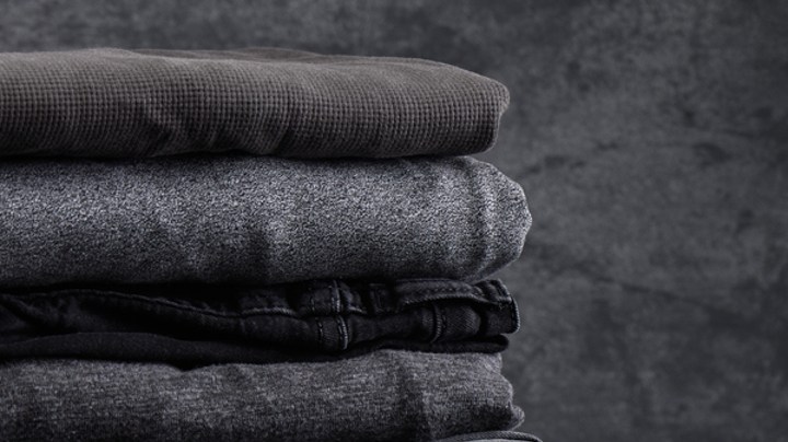 conservar el color de tu ropa negra