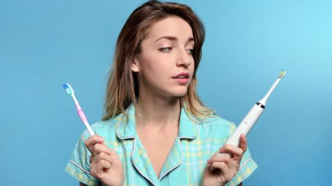 Cuál cepillo de dientes es más efectivo: ¿Eléctrico o manual?