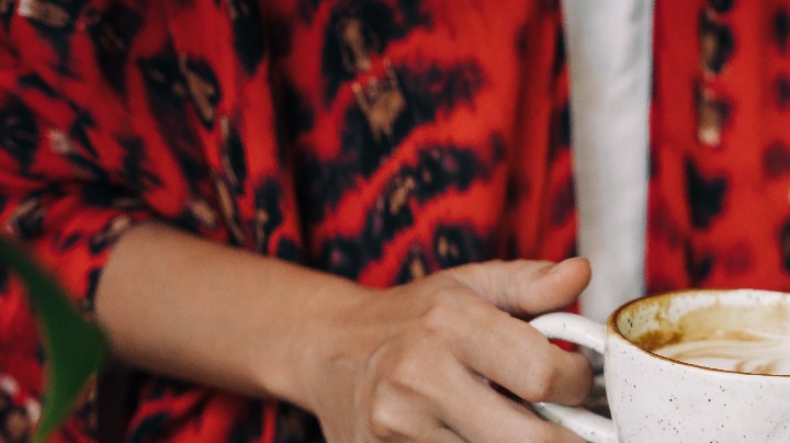 tomar café en las mañanas