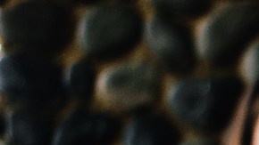 Una persona emocionalmente disponible es aquella que sabe apreciar, sentir y expresar cómo se está sintiendo. Para entender, procesar y compartir efectivamente sus emociones.