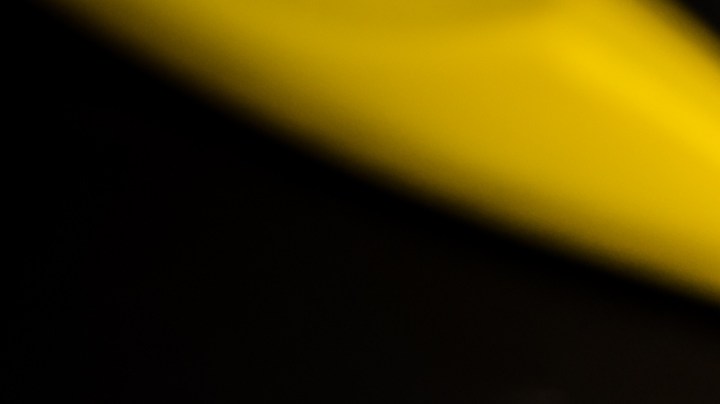 La razón por la que no debes colocarle protector al cepillo de dientes.