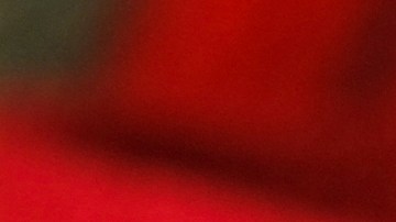 Por qué las uñas pintadas de rojo te hacen ver más atractiva.