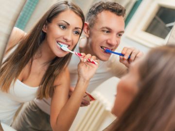 Cuál es el riesgo de cepillarte los dientes después de practicar sexo oral.