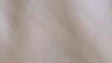 Cuáles son los riesgos y beneficios de envolver a tu bebé recién nacido.