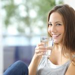 Las condiciones de salud que pueden mejorar cuando tomas agua con regularidad.