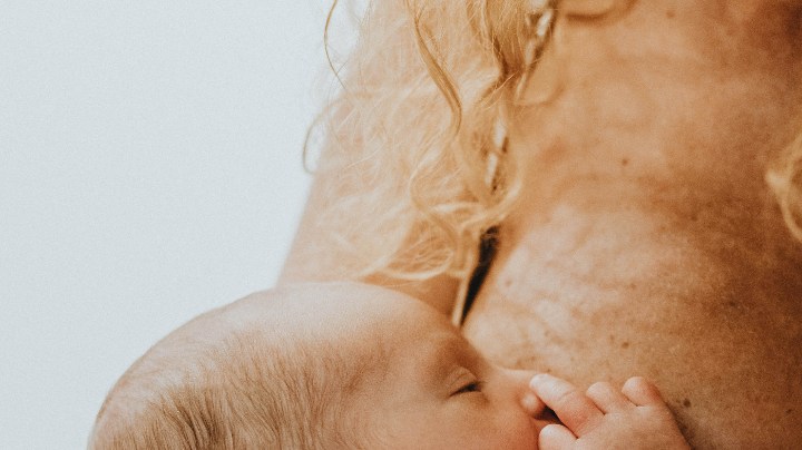 amamantar con implantes de senos