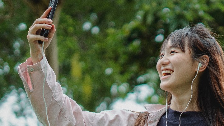 maneras de iniciar una conversación