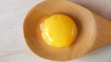 Cuán saludable es comer yemas de huevo cruda.