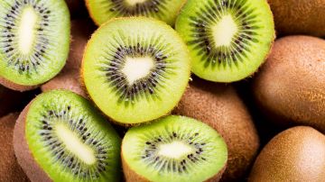 Qué frutas te ayudan a bajar de peso, según nutricionista