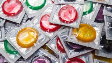 Cuán saludables son los preservativos de sabores y colores en el sexo.