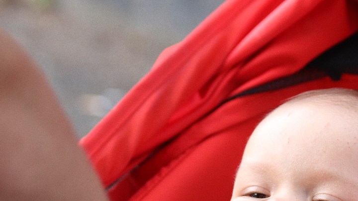 bebé comienza a sonreír