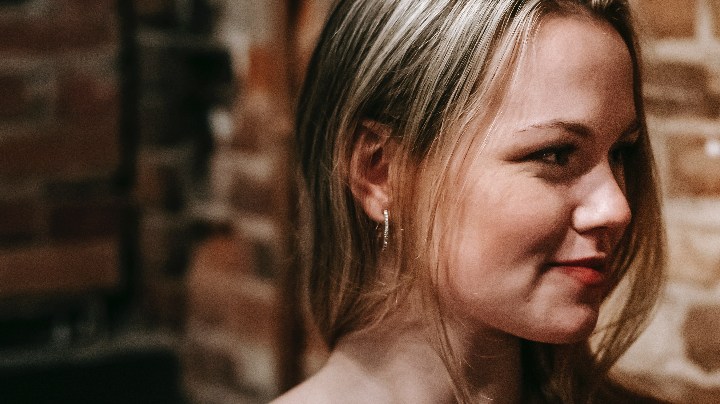 no deberías compartir con tu pareja