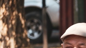 4 pros y 4 contras de residenciar a un familiar