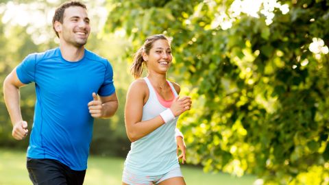 Qué tipo de ejercicio es más efectivo para perder peso: correr o caminar.