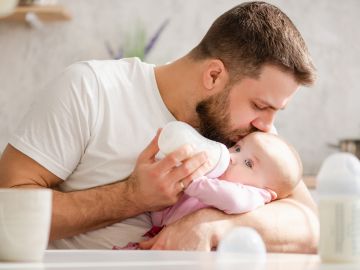Cuán saludable y efectivo es darle leche de fórmula a tu bebé.