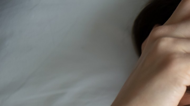 Dormir cuando tienes dolor de cabeza: cuán peligroso es.