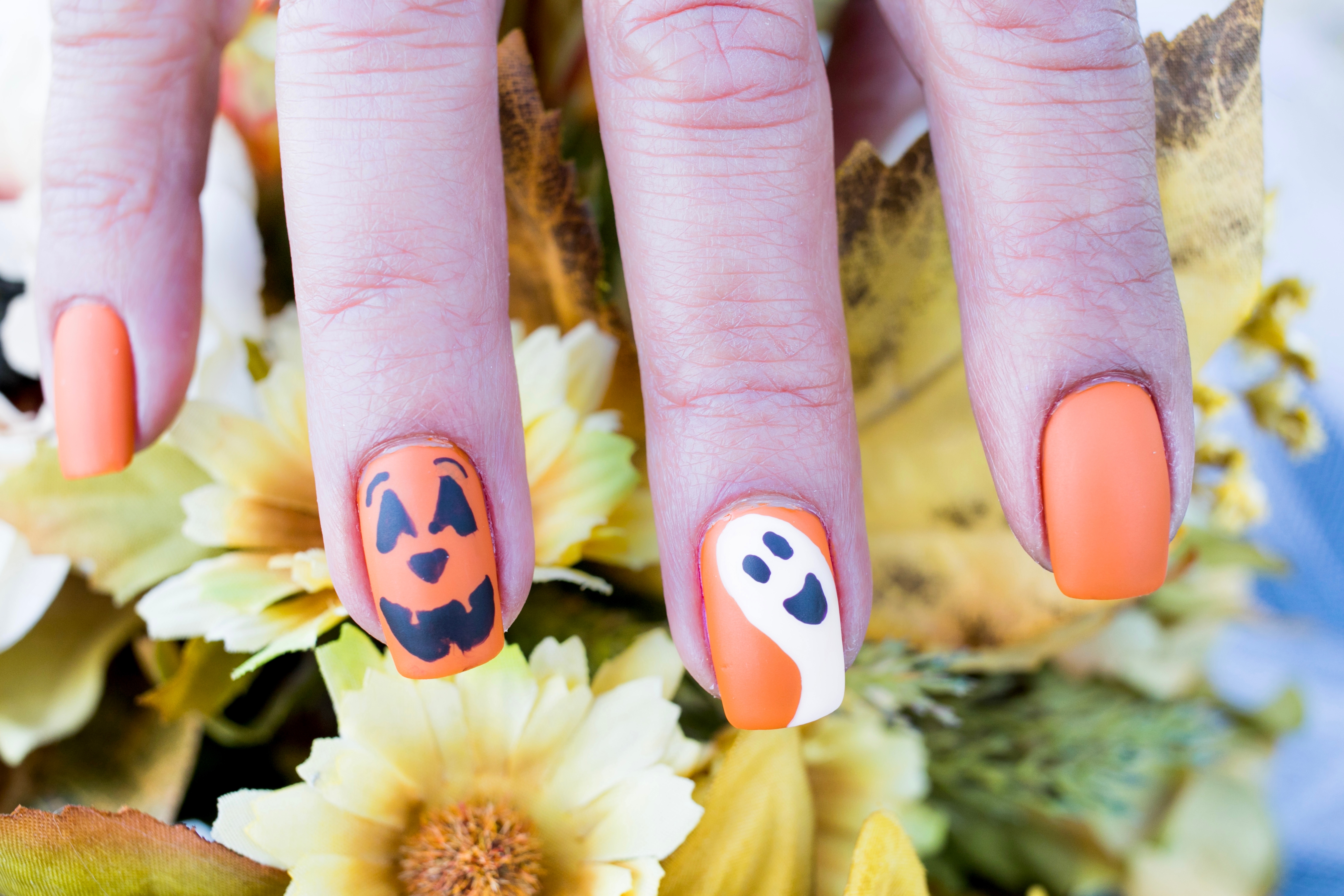 Modelos de uñas hermosos y "tenebrosos" que puedes usar en Halloween.