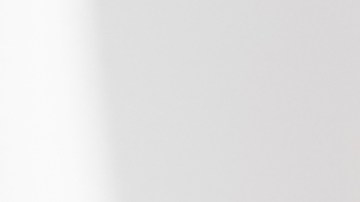 Por qué sacarte las espinillas con tu pareja puede hacer más feliz la relación.