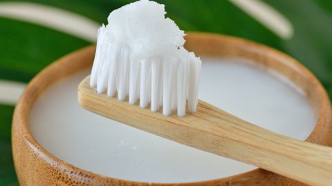 Cuán efectivo es el aceite de coco para eliminar las bacterias orales.