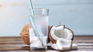 Cuán efectiva es el agua de coco para bajar la presión arterial y cómo tomarlo.