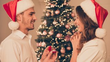 Dónde debes colocar tu árbol de Navidad en casa para atraer el amor.