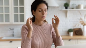 Conectar con la respiración ayuda a manejar el estrés de la maternidad