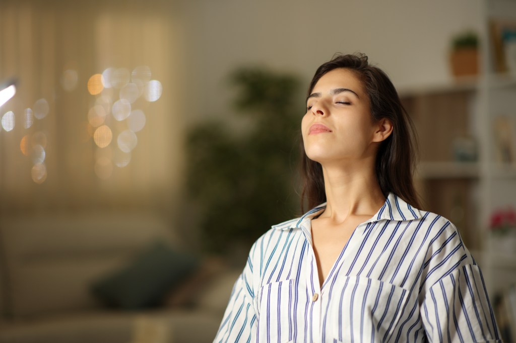 Conectar con la respiración ayuda a manejar el estrés de la maternidad 