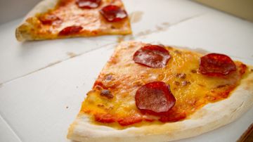 Cómo guardar sobras de pizza correctamente para que no se dañe.