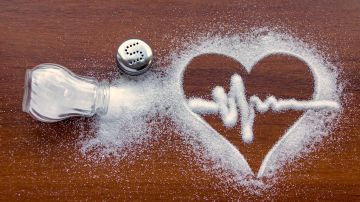 Cuál es la verdad sobre el consumo de sal cuando eres hipertenso.