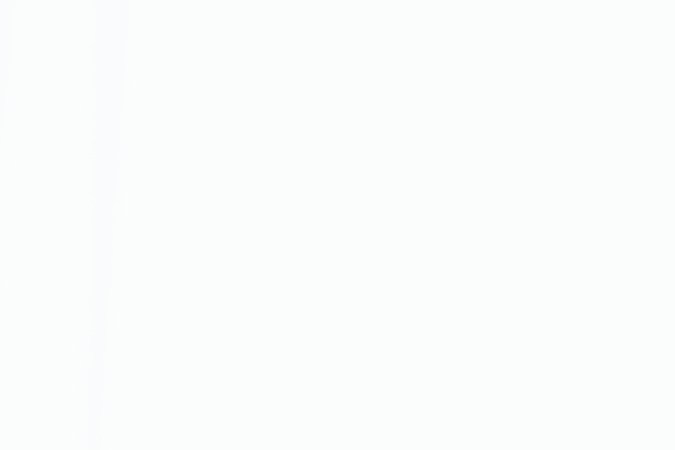 Posturas y estiramientos para aliviar los cólicos menstruales desde la cama.