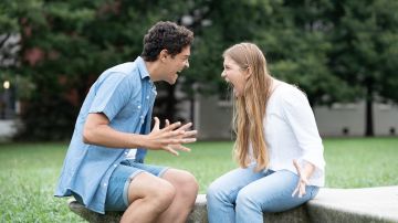 Señales para detectar una relación tóxica en tu hijo adolescente