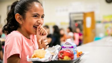 clases virtuales en vivo para recaudar fondos para No Kid Hungry, una campaña nacional que busca eliminar el hambre infantil en este país.