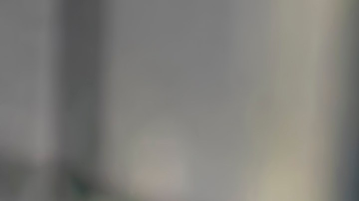 Aunque se enfrentan a múltiples obstáculos, que tienen que ver con sus propias personalidades y decisiones, Ron Weasley termina conquistando a Hermione Granger.