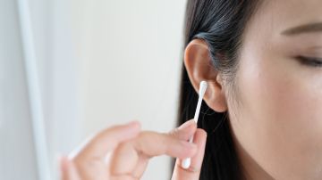 Dile adiós a los hisopos: Te decimos cómo limpiar correctamente tus oídos