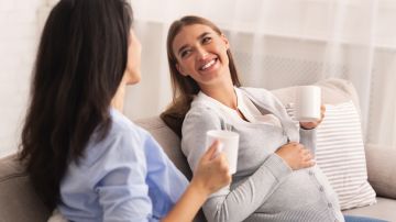 Razones de por qué el apoyo social durante el embarazo es vital para la nueva mamá