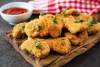 En el caso de la comida frita, la combinación de grasas saturadas con carbohidratos refinados podría afectar la salud del cartílago al debilitarlo, empeorando la artritis.