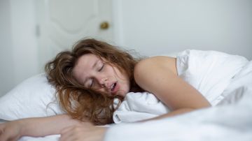 Comúnmente, babearte mientras duermes responde a la posición en la que estás descansando, pero la salivación excesiva requiere de atención.