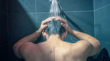 El cardiólogo apuntó que, ante un cuadro hipertensivo, es casi probable que no sientas la disposición de tomar una ducha.